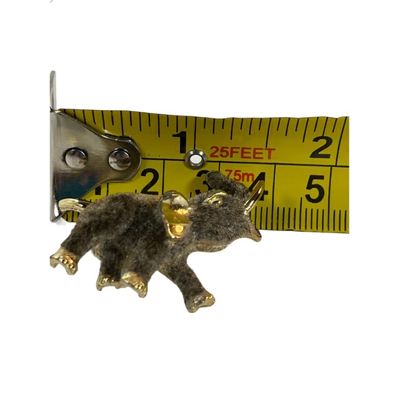 Flocked Grey Elephant Brooch Pin Gold Tone 1.5" Enamel Vintage Jewelry - Picture 10 of 12